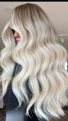 Blonde Hair With Roots, Bright Blonde Hair, Dark Blonde Hair Color, Blonde Hairstyle, Balayage Technique, Blonde Waves, Light Blonde Hair, Dark Blonde Hair, Hair Color Techniques