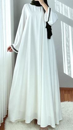 This elegant maxi abaya in breathable fabric has an A-line silhuoette with crystal detailing on the sleeves and belt. Versatile for Umrah or everyday wear. White Burkha Design, Umrah Women Outfit, Muslim Clothes For Women, White Abaya For Umrah, White Burkha, Hijab With Abaya, White Abaya Designs, Modern Abaya Casual, Abaya For Umrah