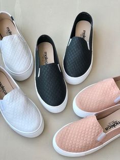 Flat Shoes Women Classy Work Outfits, Flat Work Shoes Women, Stylish Flat Shoes, Casual Shoes Women Sneakers, Nike Shoes Women Fashion, Shoes Women Sneakers, Gents Shoes, Work Shoes Women, Shoes Heels Classy