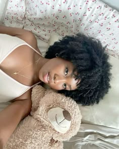 Hair Inspo Curly, Bedroom Selfie, Curly Afro Hair, Curly Hair Natural, Natural Hairstyle, Comfort Fashion, Type 4 Hair, Pelo Afro, Natural Curls Hairstyles