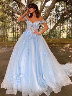 Neckline: Off-the-ShoulderSilhouette: Ball GownBuilt-in Bra: YesSleeve: SleevelessWaist: NaturalBack Style: Lace UpHemline/Train: Sweep/Brush Train Tulle Applique, Train Dresses, Tulle Neckline, Dress Quinceanera, Cinderella Princess, Prom 2023, Robes D'occasion, School Prom, Prom Ball Gown