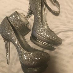 Basically Brand New Tried On Around The House Couldn’t Fit The They Fit More Like An 8 I’m A 8.5 Can’t Fit Them. Came From New York Good Condition The House, New York, Women Shoes, Brand New, Silver, Women Shopping, Color