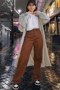 Step back in time with our Y2K Aesthetic Outfits! Embrace the vintage charm with our cute Y2K casual brown high waisted loose and long trousers. Elevate your style with a touch of nostalgia. Shop now and bring back #spring2024outfits #baseballmomshirts #cruiseoutfitsshein #wintertospringtransitionoutfits #kpopoutfits #kpopconcertoutfit Jeans Marron, Jeans Trousers Women, Jeans Online Store, Estilo Harajuku, Mom Pants, Women Cargo Pants, Mom Denim, Brown Jeans, Korean Streetwear