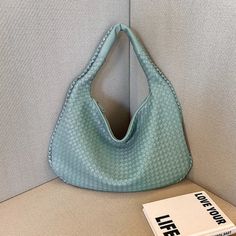 BASSO Exclusive. Not available in stores. Main Material: Polyester Closure Type : Open Size: 43 cm x 30 cm x 3 cm Knitting Tote, Blue Zones, Commuter Bag, Next Fashion, Casual Tote, Types Of Bag, Effortless Chic, Woven Bag, Leather Hobo