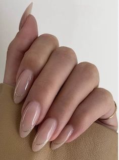 Winter Beige Nails, Winter Nails Beige, Dubai Nails Design, Neutral Holiday Nails Almond, Soft French Tip Nails, Beige French Tip Nails, Winter Nude Nails, Minimal Nail Ideas, Nude Winter Nails