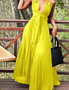 Halter Neck Chiffon Pleated Green Maxi Dress - Golden Atelier Chiffon Long Dress, Chiffon Jumpsuit, Ethereal Dress, Chiffon Fashion, Pleated Maxi Dress, Pleated Maxi, Loose Outfit, Dress Size Chart, Summer Maxi Dress