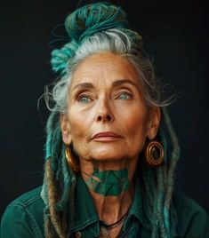 Gray Dreadlocks Older Women, Older Woman Dreadlocks, Advanced Style Boho, Beautiful Gray Hair, Grandma Fashion, Badass Style, Advanced Style, Ageless Style, Ageless Beauty