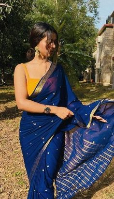 Modern Sarees, Indian Wedding Saree, Sarees For Girls, Saree Wearing Styles, Simple Saree Designs, Indian Sari Dress, Saree Looks, Saree Wearing, Fashionable Saree Blouse Designs