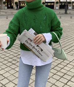 Kelly Green Sweater Outfit, Green Jumper Outfit, Green Sweater Outfit, Kelly Green Sweater, Everyday Outfits Fall, Jw Pei, Classy Fits, Jumper Outfit, Outfit Streetwear