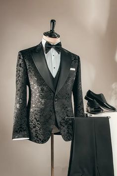 Bert Formal Black Peaked Lapel Three Pieces Jacquard Prom Suits Silver Prom Suits, Black Blazer Outfit Men, Elegant Suits Men, Guys Prom Outfit, Black Prom Suits, Guys Prom, Velvet Dinner Jacket