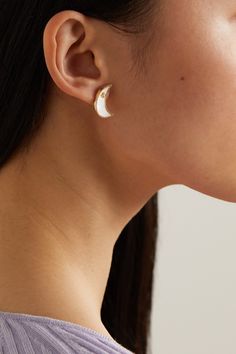 EXCLUSIVE AT NET-A-PORTER. Hand-cast to resemble a dainty crescent moon, Yvonne Léon's 9-karat earring is inlaid with lustrous mother-of-pearl and a single sparkling diamond mounted in a star-shaped setting. It's the perfect size to stack with hoops and studs alike. Elegant White Crescent Earrings, Stacked Earrings, Pearl And Diamond Earrings, Gold Pearl Earrings, Sparkling Diamond, Stacked Jewelry, Gold Hands, Hand Cast, Single Earring