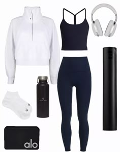 Pilates Mom, Athletic Wear Outfits, Aesthetic Workout Outfits, Sports Aesthetics, Mode Tennis, Trendy Workout Outfits, Class Outfits, Athletic Wear Womens, Gymwear Outfits