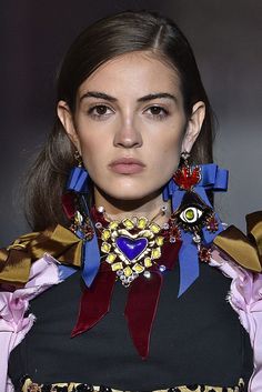 Dsquared2 Runway, Maximalist Jewelry, Runway 2017, Maximalist Fashion, Best Earrings, Best Jewelry Stores, Bow Earrings, Big Earrings, Jewelry Designer