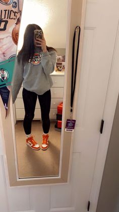 Outfits With Nike Sweatshirts, Outfits With Panda Dunks High, How To Style Nike Dunks High, Cute Outfits With Low Dunks, Outfits To Wear With Low Dunks, Dunks School Outfit, Nike Dunks Outfit Woman Leggings, How To Style High Top Nike Dunks, Panda High Dunks Outfit Women