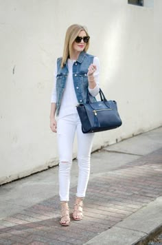 White Denim Vest, White Jeans Outfit, Bike Photoshoot, Womens Fashion Casual Outfits, Elegante Casual, Vest Outfits