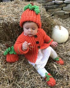 October doesn't have to end on Halloween! With the Pumpkin Baby Easy Crochet set, your little one will be festive into Thanksgiving! Size: Size given for 3 months with 6, 12, 18 and 24 months in parentheses.Materials: Bulky Weight Yarn:Orange (MC) – 10.5 oz, 400 yds;Peapod Green (G) - 1 oz, 100 yds;Brown (B) – 1/2 oz, 50 yds;Yarn Needle;3 Brown Buttons 1” (2.5cm)Polyester FiberfillModel Used Knit Picks Brava Bulky;Crochet Hook: Size K-10-1/2 (6.5mm) or size needed to obtain gauge.Gauge: 3 sc = 1 Bulky Crochet, Awesome Crochet, Crochet Baby Shoes Pattern, Easy Crochet Projects, Adorable Babies, Pumpkin Baby, Crochet Inspo, Crochet Pumpkin, Crochet Set