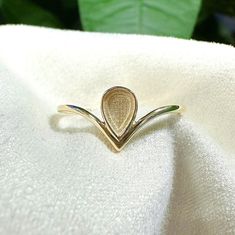 DIY Solid Gold Breastmilk Ring Setting, Teardrop Ring Keepsake Jewelry, Solid gold Ashes Ring, 10k,14k 18k Cremation Jewelry, Pet Ashes Ring PRODUCT DETAILS * Metal: High quality solid 10k 14K 18K or platinum * Color: yellow gold, rose gold, white gold * Grade: AAA * Size: 3-12 full & half US sizez * Elegant gift ready jewelry box * Please contact me for large ring size * All our jewelry are custom handmade, please allow 10-15 days for producing. If you want to add engraving to your ring, please place your order here: https://www.etsy.com/listing/1450637775/engraving-for-solid-gold-jewelry. All orders to US will only be shipped via USPS with a tracking number. For other countries, please leave your street address and phone number when placing the order so we can handle it as soon as we can Breastmilk Ring, Ashes Ring, Teardrop Ring, Pet Ashes, Rose Gold White, Cremation Jewelry, Keepsake Jewelry, Large Ring, Ring Setting