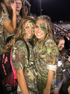 Halloween Out Football Game, Spirit Ideas For High School, Camo Outfits Spirit Week, School Spirit Face Paint, Easy Diy Halloween Costumes, Old Lady Costume, School Spirit Days