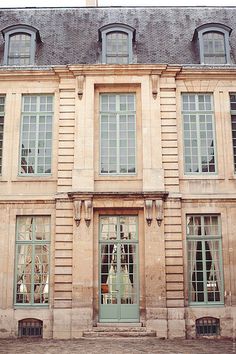 an old building with several windows and doors