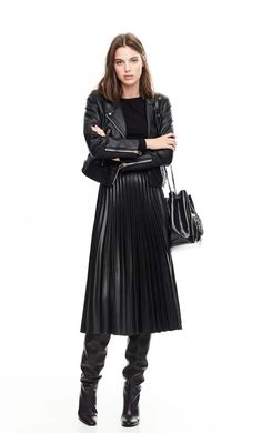 Long Black Pleated Skirt Outfit, Best Fall Outfits, Long Leather Skirt, Moda Chic