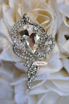 Hey, I found this really awesome Etsy listing at https://www.etsy.com/listing/174754895/rhinestone-brooch-embellishment-flatback Wedding Bouquet Photo Charm, Wedding Boutonnieres, Bouquet Jewelry, Brooch Diy, Bling Wedding, Brooch Bouquet, Photo Charms, Gay Wedding, Wedding Bridal Jewellery