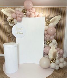 Balloon garland set Contents: 124 latex balloons beige 5inch * 10pcs 12inch * 50pcs 18inch *2pcs Dusty Rosa 5inch * 15pcs 12inch *25pcs 18inch *2pcs gold 5inch * 20pcs A notice: The set includes balloons including balloon ribbon, fishline, adhesive dots and rubber rings. No flowers, leaves or other decoration examples included. ❤More pink balloon garland →https://www.etsy.com/de-en/shop/JmiaDeutschland?section_id=41720826 Beige Balloon Garland, Balloon Garland Wedding, Décoration Baby Shower, Gender Reveal Baby Shower Themes, Baby Shower Themes Neutral, Bear Baby Shower Theme, Pastel Baby Shower, Baby Shower Decoration