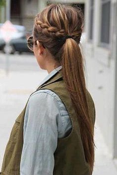 20 hermosas trenzas para cabello largo - IMujer A Ponytail, A Pony, Green Vest, Beautiful Braids, Hair And Beauty, Long Hairstyles, Braided Ponytail, Popular Hairstyles