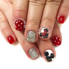 Disney Nails Mickey And Minnie, Mickey Mouse Glitter Nails, Minnie Mouse Gel Nails, Red Minnie Mouse Nails, Minnie And Mickey Nail Designs, Disney World Acrylic Nails, Disney Christmas Gel Nails, Mickey Mouse Pedicure