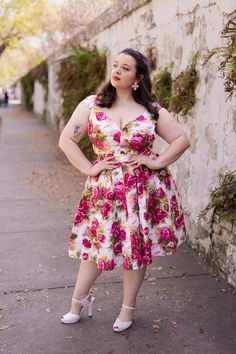 Rose red buds on black that are the reminiscent of a Fairytale combine with creamy bouquets of Pleasant pinks for our newest collections. This double dose of florals is sure to delight with curve flattering favorites in cool stretch cotton! The Eva Marie Dress makes a return with its sweetheart shaped neckline, wide gathered sleeves and fitted waistband. The pocketed gathered and pleated skirt ends right at the knee or just above. Fabric: Stretch Cotton Sateen Lining: Stretch Cotton Sateen Spring Dresses With Rose Details, Fitted Cotton Dress With Rose Print, Cotton Rose Print Dress For Garden Party, Lainey Molnar, Rockabilly Girls, Camilla Dress, Rockabilly Girl, Eva Marie, Clothing And Textile