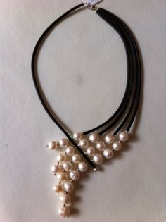 pearls How To Make Necklaces, Diy Schmuck, Hand Made Jewelry, Diy Necklace, Jewelry Tutorials, Leather Jewelry, Leather Cord