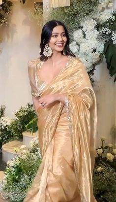 Organza Saree Aesthetic, Organza Saree Blouse Designs, Organza Saree Blouse, Free Size Blouse, Onam Saree, Fashionable Saree, Saree Blouse Styles, Saree Wearing Styles, Simple Saree Designs