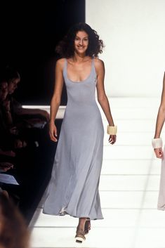 Armani Runway, Vintage Runway Fashion, Grey Long Dress, Armani Fashion, 30 Fashion, 90s Runway Fashion, Vintage Runway, Outfit Inspo Casual, 1990s Fashion