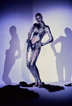 mugler 1995 fall couture Retrofuturism Aestethic Fashion, Futuristic Fashion Photography, Retro Future Fashion, Robot Fashion, Retro Futurism Fashion, Surrealism Fashion, Futurism Fashion, Techno Fashion