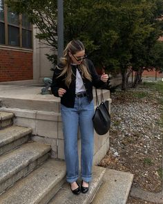 This outfit combines casual comfort with stylish elements, perfect for a relaxed day out. The look features a classic white tee paired with straight-leg jeans and a black cardigan. Black ballet flats and a black handbag add a touch of sophistication to this casual ensemble.  Photo credit by: @kerifay Ballet Flats Outfit, Winter Ootd, Casual Chic Outfits, Flats Outfit, Transition Outfits, Casual Day Outfits, Casual Chic Outfit, Outfit Inspo Fall