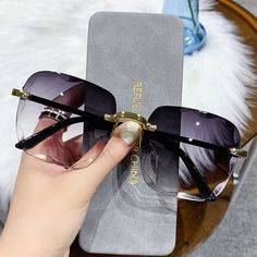 Frameless Sunglasses, Designer Shades, Sunglasses Women Fashion, نظارات شمسية, Shades Sunglasses, Rimless Sunglasses, Estilo Punk, Gradient Sunglasses, Sunglasses Fashion