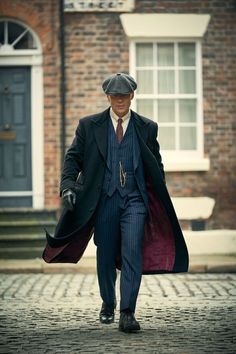 Get ready to channel your inner Thomas Shelby with this Gothic overcoat! Made with high-quality wool, this long black trench coat is perfect for any occasion - from casual outings to formal gatherings. With a breathable and lightweight fabric, this coat is perfect for all seasons. Handmade with intricate button accents, this coat is a must-have for any Peaky Blinders fan. #PeakyBlinders #MensFashion #GothicFashion #TrenchCoat #WinterWear 🧥🔥 Peaky Blinders Photoshoot, Peaky Blinders Outfit, Gatsby Men, Estilo Charleston, Peaky Blinders Costume, 20s Men, Gatsby Party Outfit, Gatsby Outfit, 1920s Mens Fashion