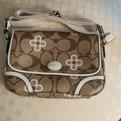 Authentic Coach (New With Tags) F48364 Peyton Signature Clover Mini White Multicolor Canvas Messenger Bag Single Adjustable Strap Gold Hardware And Snap Closure Couch Purses, Vintage Couch, Bags Coach, Canvas Messenger Bag, Cute Bags, Coach Bags, Gold Hardware, Snap Closure, Mini Bag