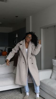 comfy trenchcoat styling #trenchcoatoutfit #trenchcoatstyle #trenchcoatforwinter Winter Outfits Teddy Coat, Outfits With Teddy Coat, Cute Classy Winter Outfits, Sneaker Fall Outfits Women, Mid 30s Fashion Outfits Women Winter, Autumn Outfit Black Women, Classy Outfits For Women Winter, Womens Winter Fashion 2024, France Winter Outfit