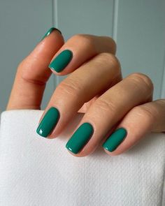 Dark Green Nails, Green Nail Designs, Stylish Nails Designs, Dark Nails, Summer Nails Colors, Hot Nails, Minimalist Nails, Nails Short, Green Nails