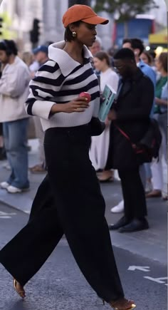 Elegant Street Style Classy, Chic Black Wide Leg Pants For Streetwear, Edgy Wide-leg Parachute Pants For Fall, Chic Wide-leg Cargo Pants, Stylish Work Outfits Fall, Chic Wide-leg Streetwear Pants, Casual Outfits Blazer, Fall Layered Outfits, Chic Fall Wide-leg Cargo Pants