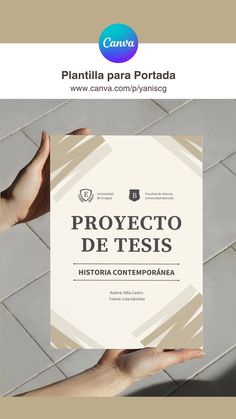 a person holding up a paper with the words proyecto de teis on it