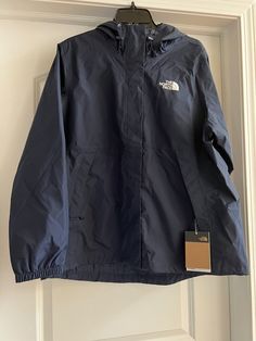 THE NORTH FACE Women’s ANTORA JACKET Size XXl Summit Navy BRAND NEW NWT Plus Size. FACE THE WEATHER. Made with 100% recycled fabrics, this waterproof jacket is a modern silhouette inspired by our iconic Mountain Light Jacket. Waterproof, breathable and windproof, this shell also features an adjustable hood. WATERPROOF FABRIC. Made with DryVent performance tech, this waterproof, windproof and breathable jacket delivers cozy comfort for casual nights or adventure days. Easy to care for and easy to wear, you'll love the effortless look and feel anywhere you go. STANDARD FIT. With a flattering shape and ample mobility through the chest and shoulders, this jacket fits true-to-size for easy, comfortable movement and can be worn over mid-layers. OUTDOOR VERSATILITY. Never Stop Exploring with thou Plus Size Face, Flow 2000, North Face Waterproof Jacket, The North Face Windbreaker, Mid Layers, Nort Face, Thrift Board, Clothes Cc, North Face Windbreaker