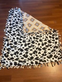 No sew: Fleece Tie Blanket, Double layered for warmth and comfort. Makes wonderful gifts Width: 58-60inch Length: 2 yards/ equivalent to 5'7 person  We can create custom blankets on request, just message us! Country Tie Blanket, Tie Blankets Fleece Western, Western Tie Blanket, Tie Blankets Fleece, Western Baby Nurseries, Country Babies, Diy Blankets