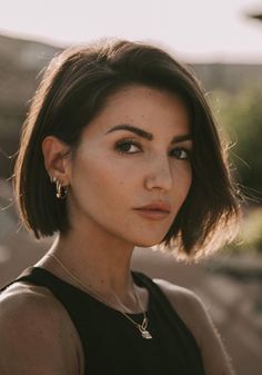 Hairstyles For Everyday, Alexandra Pereira, Medium Bob, Simple Hairstyles, Shorter Hair, Beauty Hairstyles, Hairstyle Trends, Shot Hair Styles, Hairstyles For Medium Length Hair