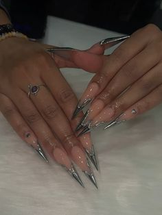 Nails, silver nails, chrome nails, long stiletto nails, chrome heart nails, chrome tip nails. Chrome Bday Nails, Almond Nails Silver Design, Chrome Stilletos Nails, Chrome Pointy Nails, Black Chrome Stiletto Nails, Stiletto Silver Nails, Birthday Nails Pointy, Chrome Stiletto Nails Designs, Silver Nail Ideas Acrylic