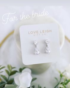 Oct Wedding, Skull Jewelry Women, Simple Classic Wedding, Bridesmaid Jewellery, Bride Collection, Buy Earrings Online, Gift Favors, Tiffany And Co Necklace, Diamond Jewelry Earrings