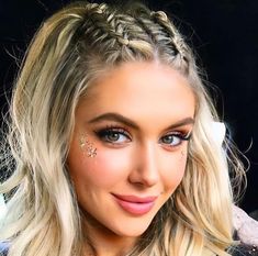 Festival Plaits Hairstyles, Music Festival Hair Styles, Hair Ideas For Music Festival, Beach Festival Hairstyles, Festival Short Hair Ideas, Festival Hair 2023, Festival Hairstyles Straight Hair, Music Festival Hairstyles Long Hair, Rap Concert Hair