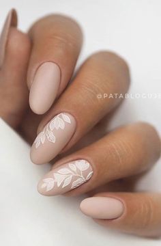 Going for a neutral wedding nail is as timeless and classic as you can get. Today we're sharing 10 fab designs that will complete your look! #bridalnails Neutral Wedding Nails, Wedding Day Nails, Bridal Nails Designs, Wedding Acrylic, Nagellack Trends, Wedding Nails Design, Nail Art Wedding