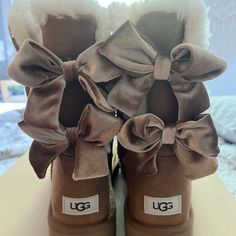 Brand New! Fur Uggs, Creative Bookcases, Cute Uggs, Uggs With Bows, Ugg Bailey Bow, Fluffy Shoes, Pretty Sneakers, Bailey Bow Uggs, Bow Boots