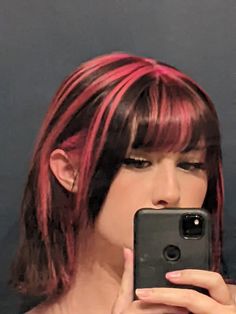 Black hair with pink stripes Pink And Black Hair Draculaura, Pink Hair Ideas For Black Hair, Black Into Pink Hair, Black With Pink Streaks, Stripes Dyed Hair, Pink Hair With Black Streaks, Pink Highlights On Short Hair, Hair Stripes Color